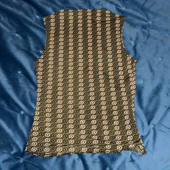 Styles blouse - Picture 2 of 3